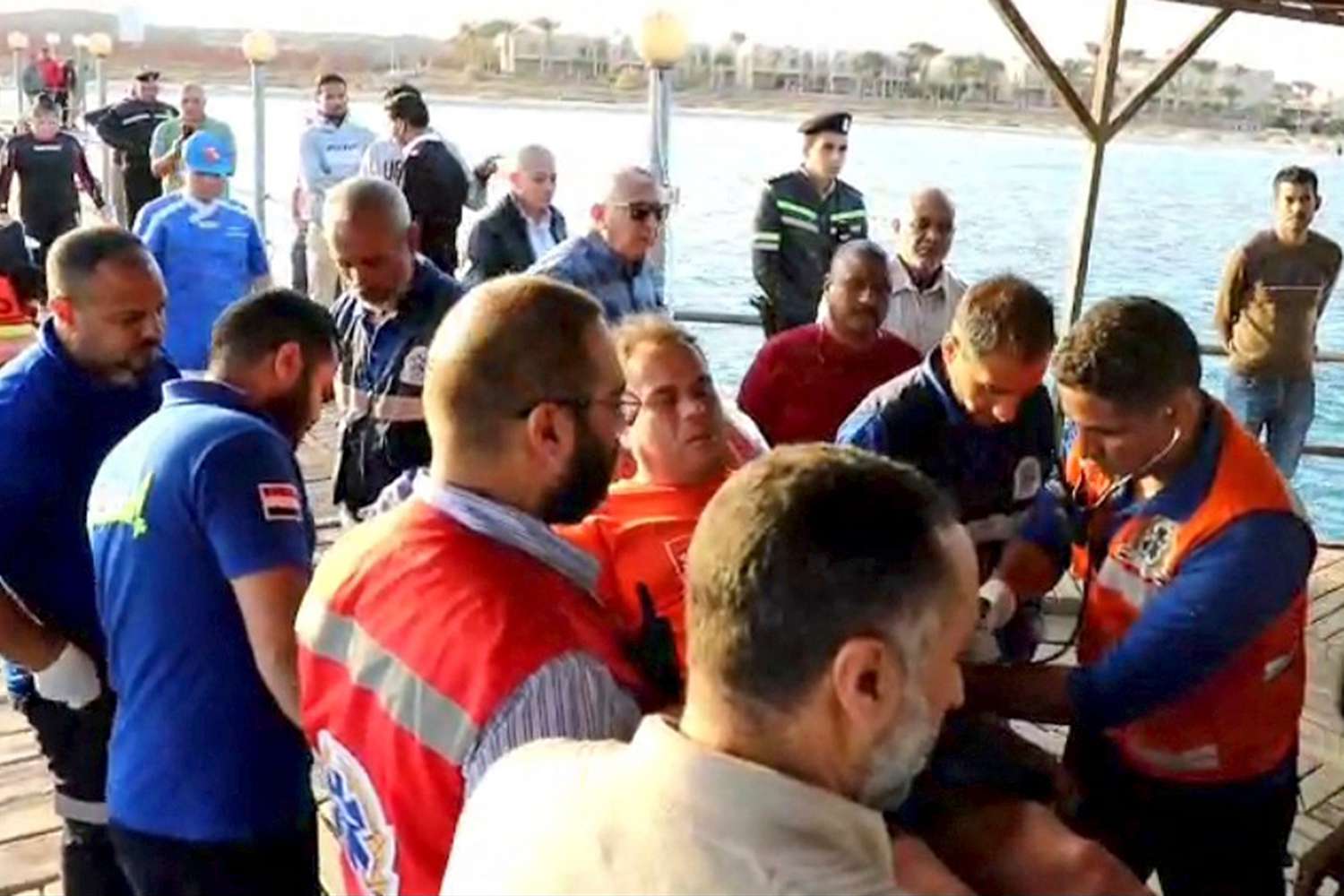 Rescue of the crew of an Egyptian boat that sank in the Red Sea