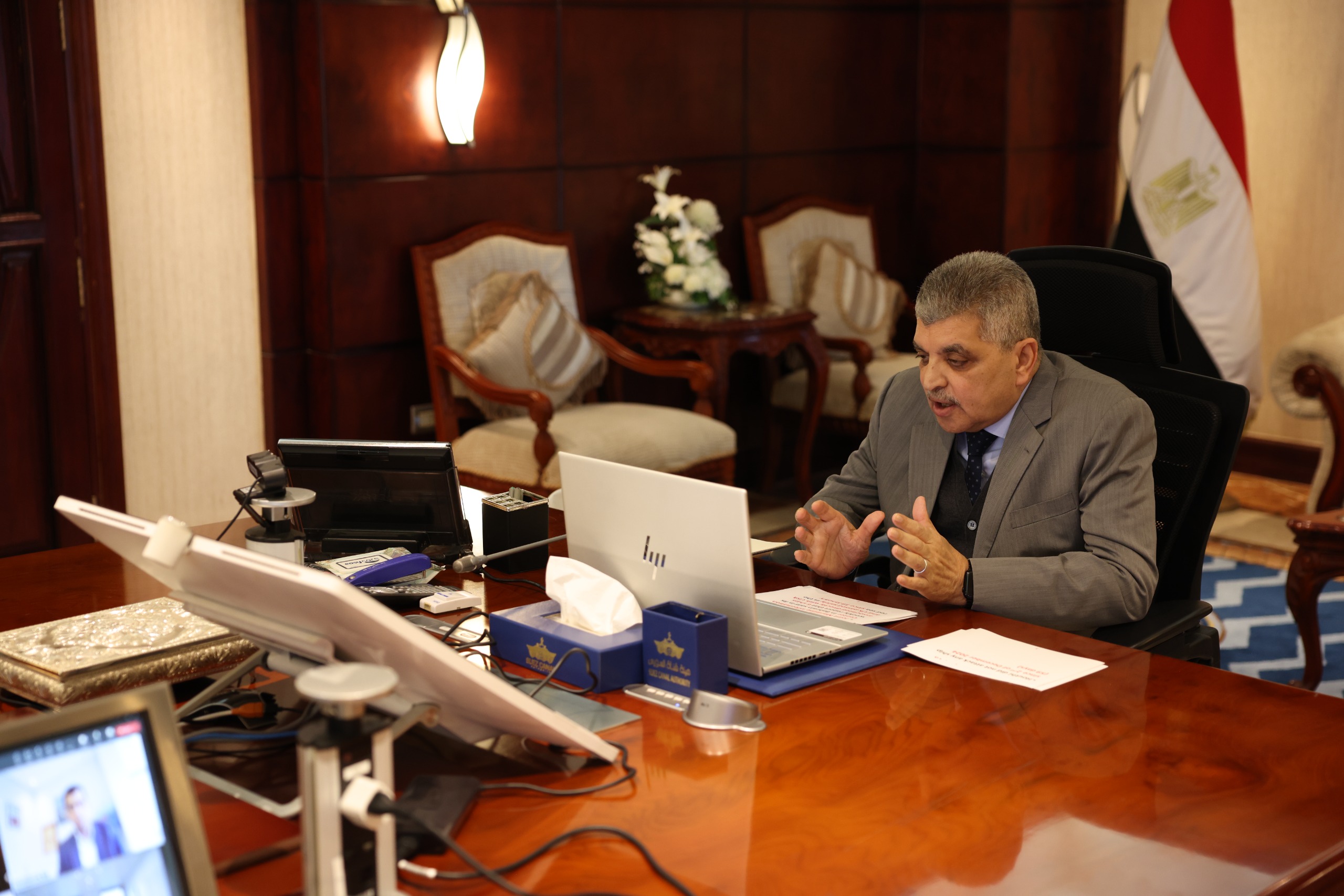 Will Maersk take the initiative and announce its full return to the Suez Canal on November 25th?