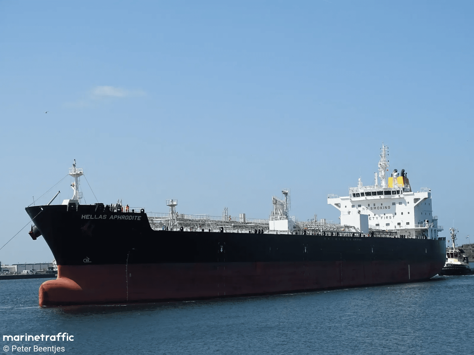 Since 2024 : Pirates board tanker off Somalia in biggest escalation