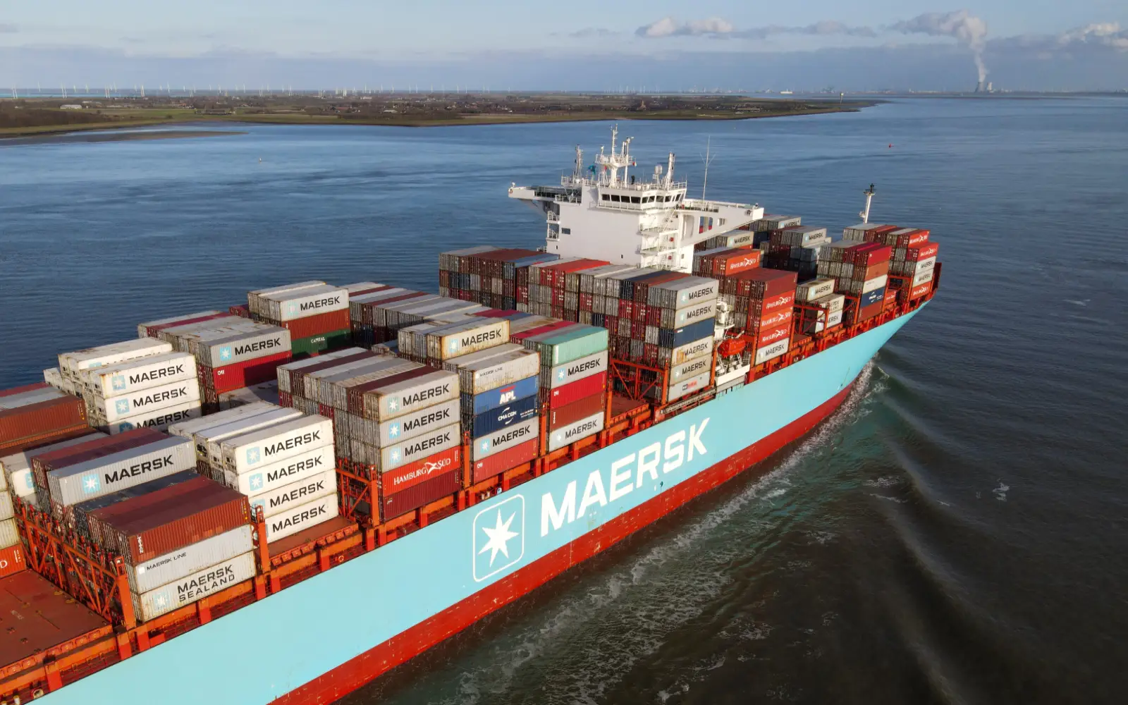 Maersk :Suspend  operations for all vessels Crossing the Strait of Hormuz