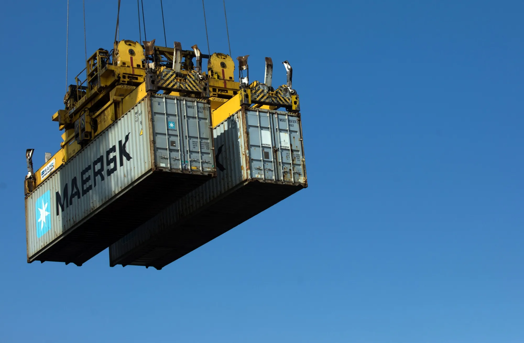 Maersk suspends FM1 and ME11 services amidst the security crisis in the Gulf.