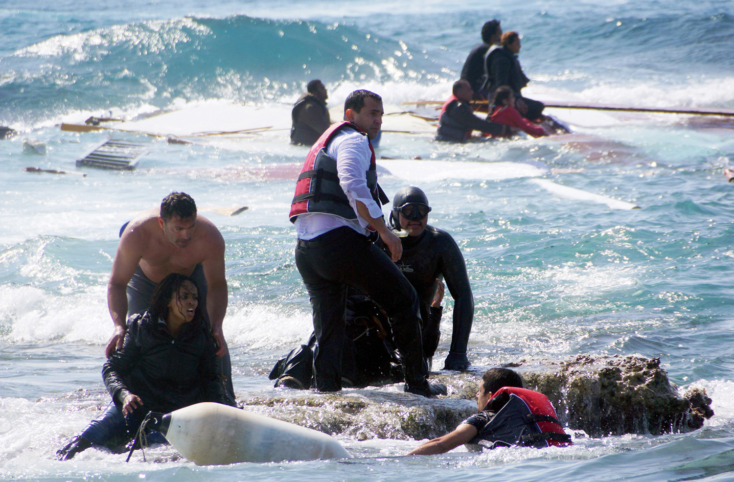 40 migrants missing after recovers bodies 6 died in the Med