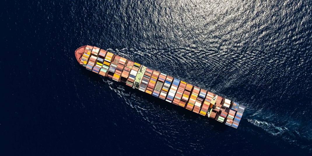 Hapag-Lloyd suspends Strait of Hormuz transits Due to Security Closure