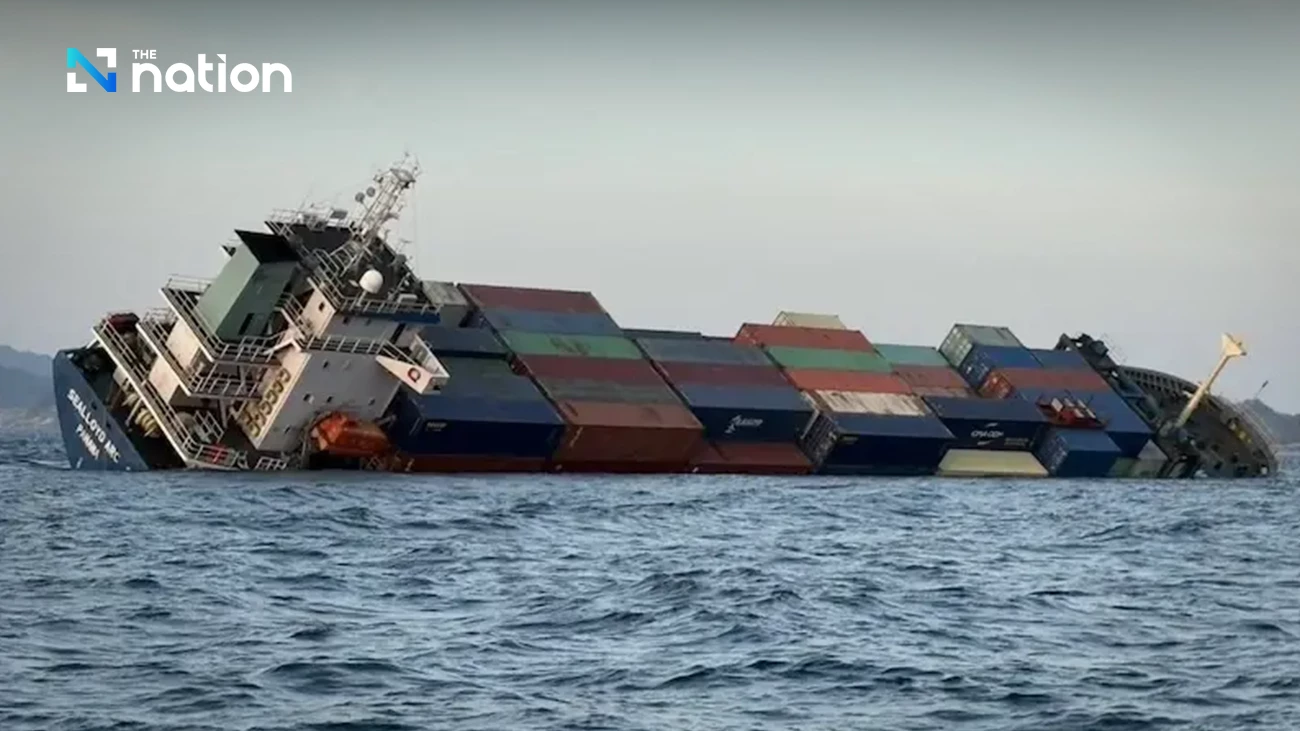 Panama-flagged dry cargo/container ship SEALLOYD ARC sinks off Phuket after flooding