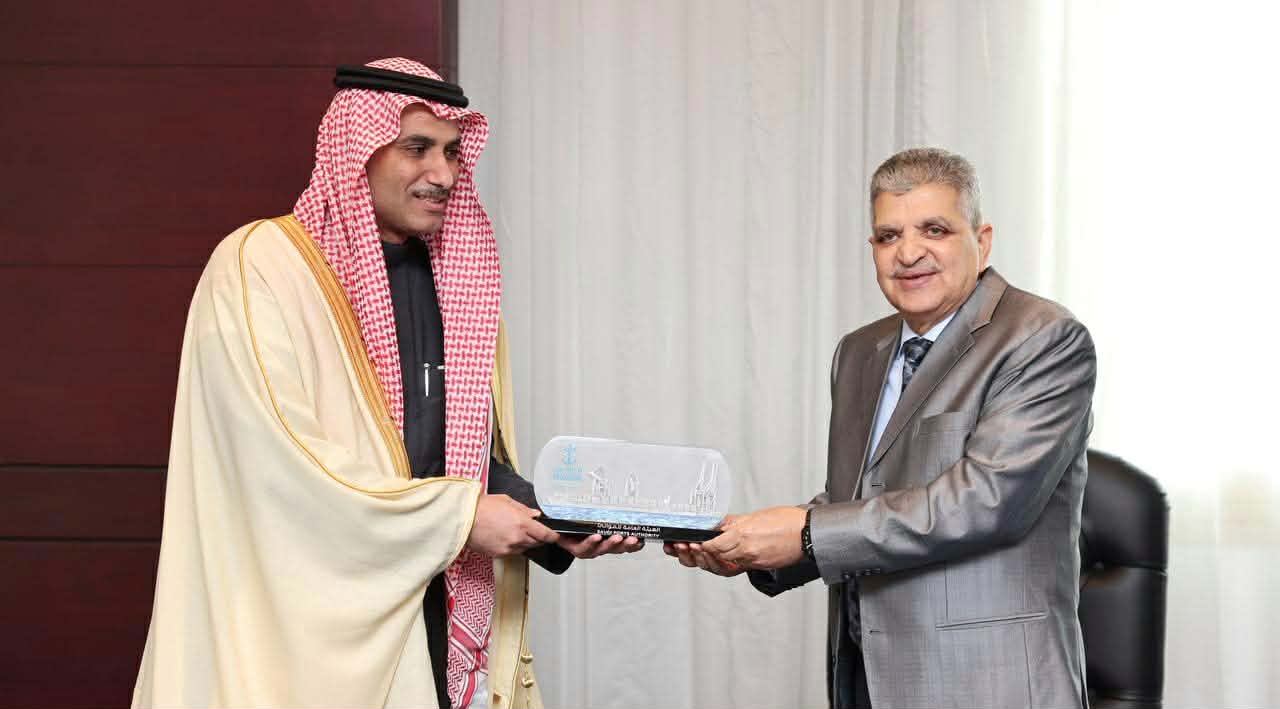 Rabie meets with  Al-Mazrou CEO  ( Mawani ) to discuss ways of joint cooperation ( Photos )