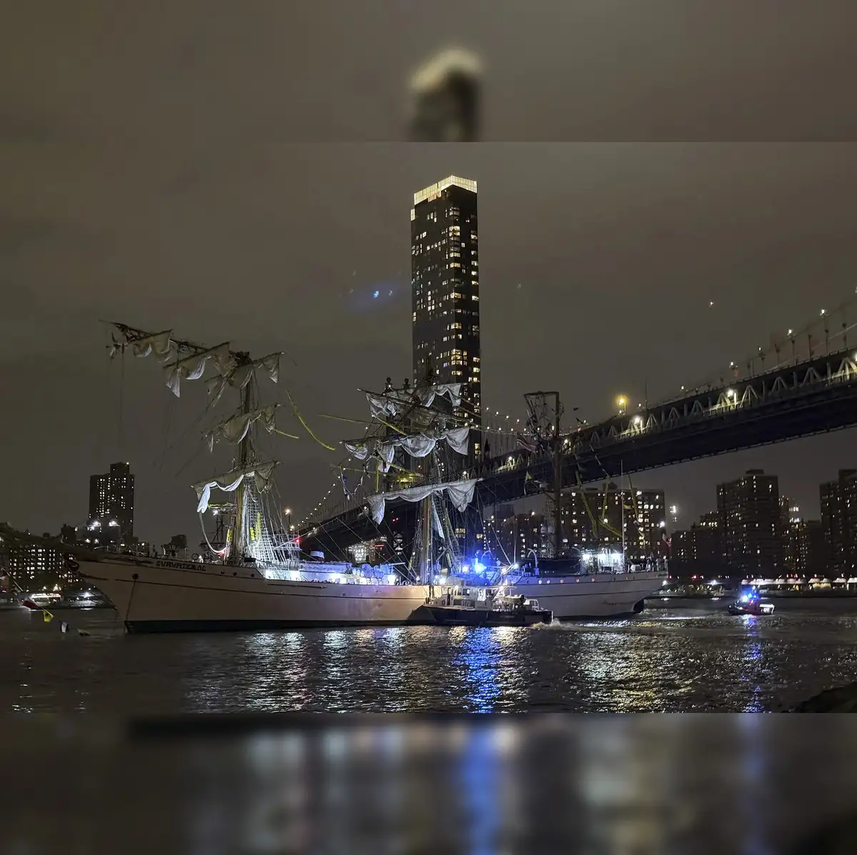 Mexican Navy Ship Hits Brooklyn Bridge in a catastrophic accident