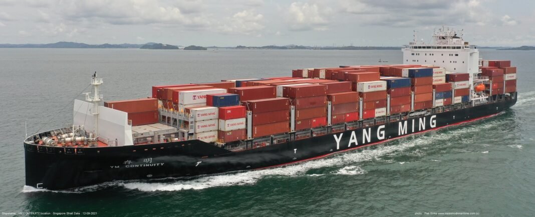 Yang Ming and Hanwha Ocean Ink Deal for Six 13,000 TEU LNG Dual-Fuel Vessels