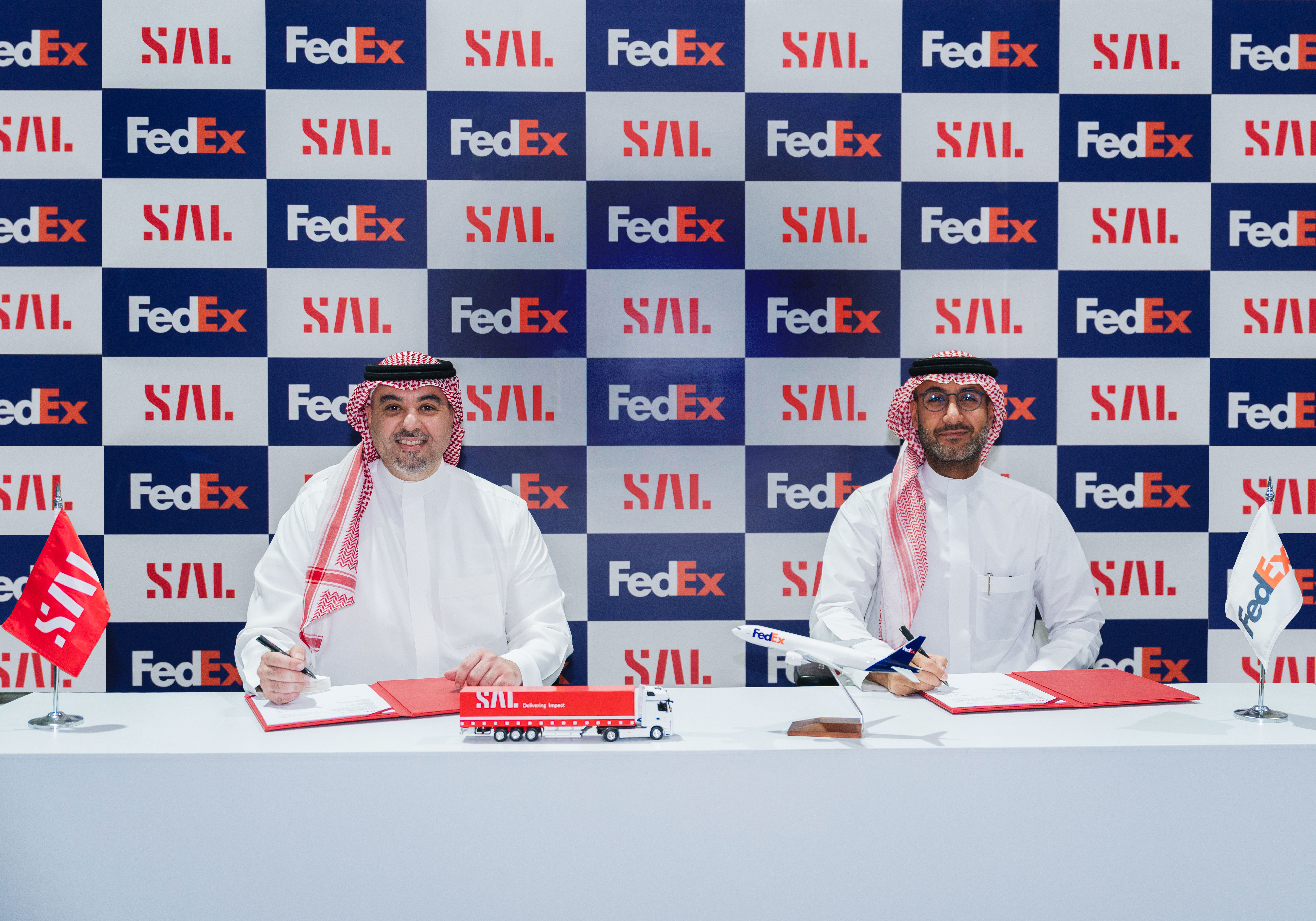 SAL and FedEx sign an agreement to enhance express shipment handling services in the KSA