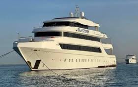A boat collides with a coral reef at Sharm El Sheikh