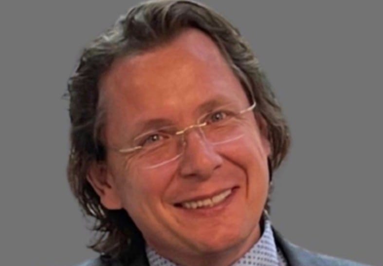 Adam Laabs writes about container terminal like a sci‑fi set