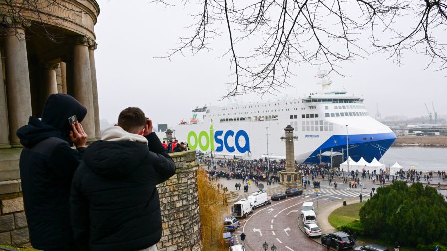 Jantar Unity has been christened. Now the colossus will set out to conquer the Baltic Sea Today  [VIDEO]